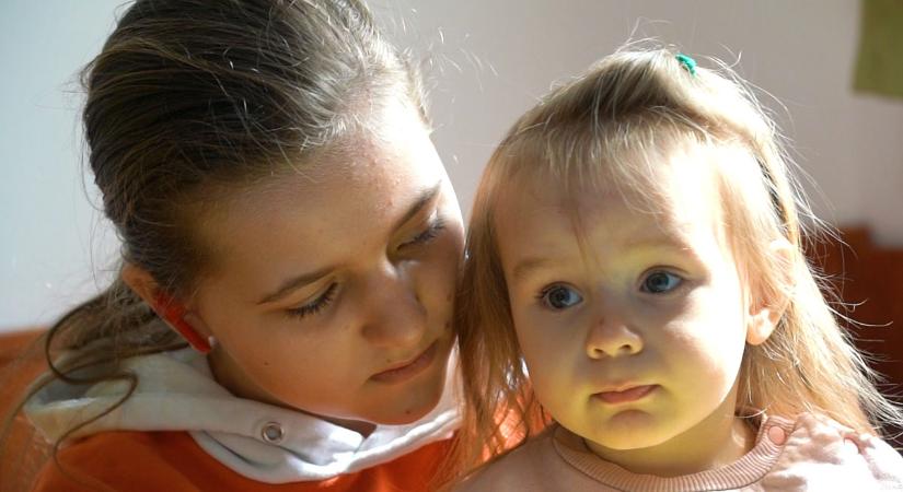Ukrán édesanyákról és gyermekeikről gondoskodik a Rákóczi Szövetség Sátoraljaújhelyen (videó)
