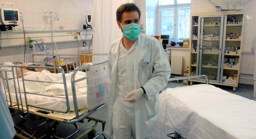 Kirúgták az amerikai orvost, aki a betegek jólétét választotta a pénz helyett