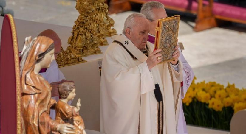 Ferenc pápa: A béke mindenki elsőrendű felelőssége + galéria