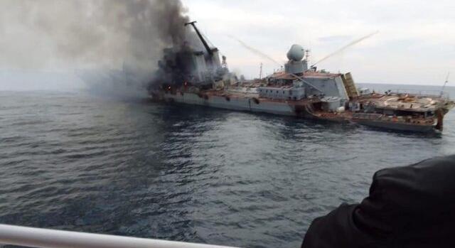 Itt a fotó az orosz flotta megrongált zászlóshajójáról a Moszkváról
