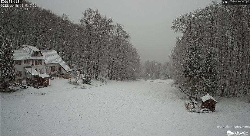 Ilyen nincs: havazik a Kékestetőn, Bánkúton, Szilvásváradon és Egernél is