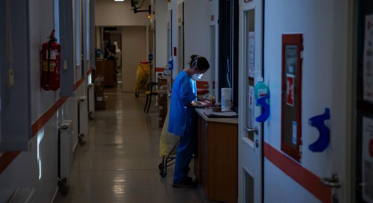 Több embert ápolnak kórházban a koronavírus miatt