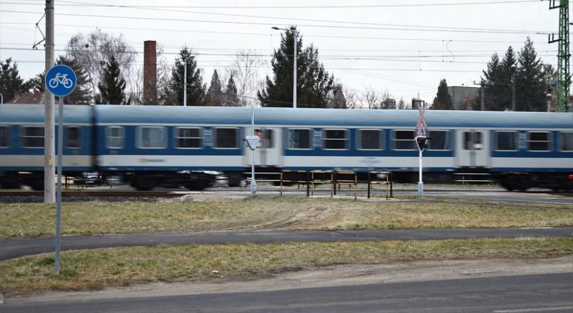 Embert gázolt a Fonyódról Keszthelyre tartó vonat
