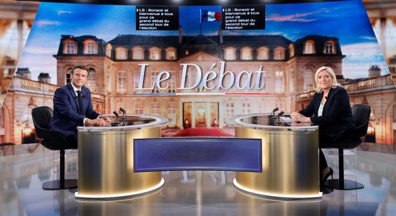 Macront találták meggyőzőbbnek a franciák a két elnökjelölt tévévitája után