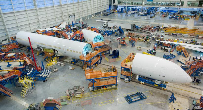 A második félévben indulhat újra a Boeing 787-esek átadása, csúszhat a 737 MAX 10 tanúsítása