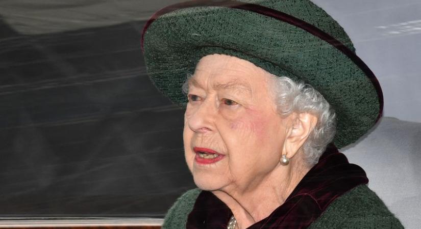 Hihetetlen fotó jelent meg II. Erzsébet királynőről, először ünnepel Fülöp herceg nélkül