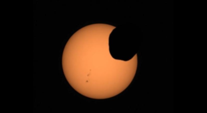 Videón egy marsi napfogyatkozás