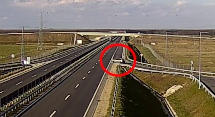 Abszolút szabálytalan és veszélyes: forgalommal szemben ment az M85-ösön (videó)