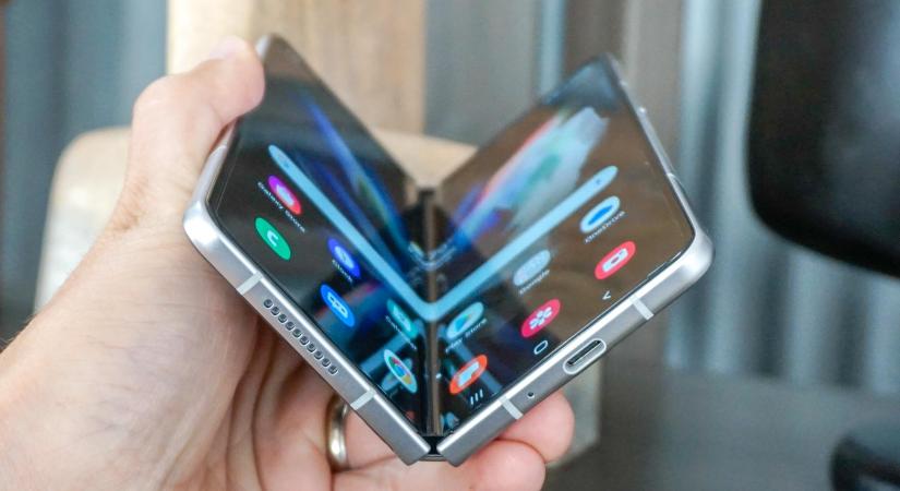 Végre olcsóbb lehet a Samsung összehajtható mobilja?