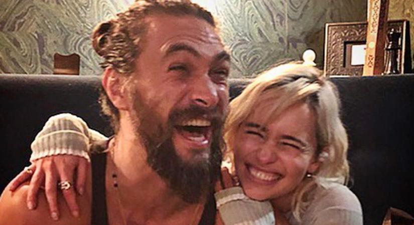 Megható! A Trónok harcából ismert Jason Momoa és Emilia Clarke újra találkoztak