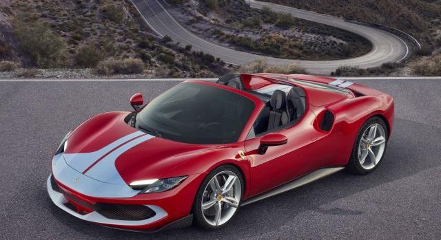 Keménytetős lett a belépő hibrid Ferrari kabrióváltozata