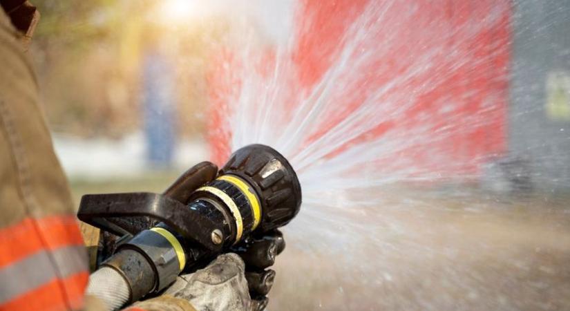Műszaki mentésekhez és tűzesetekhez riasztották hétvégén a tűzoltókat