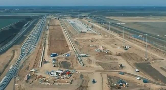 Videón a debreceni BMW-gyárnál zajló építkezés