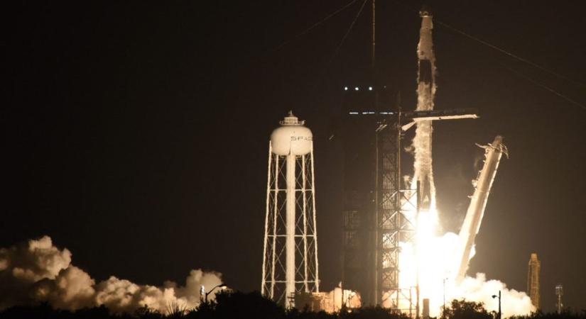 Újabb űrhajósokat jutatott a világűrbe Elon Musk vállalata