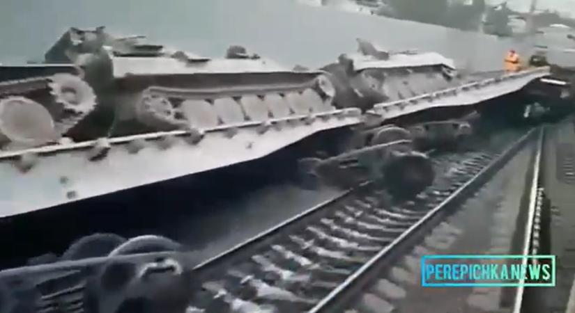 Tényellenőrzés: Így siklott ki egy orosz harckocsikat szállító vonat?