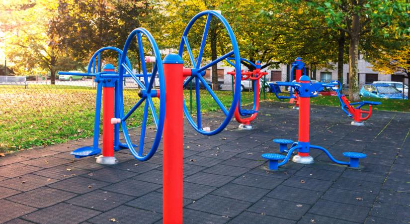 Veszélyes eszközöktől hemzseghetnek a magyar játszóterek, parkok: erre minden családnak figyelnie kell