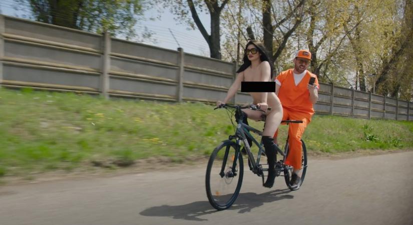 Fluor Tomi félpucér nővel bringázik a Wellhello új klipjében