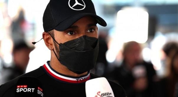 „Lewis kezd kiábrándulni, Silverstone-ban dönthet a jövőről”