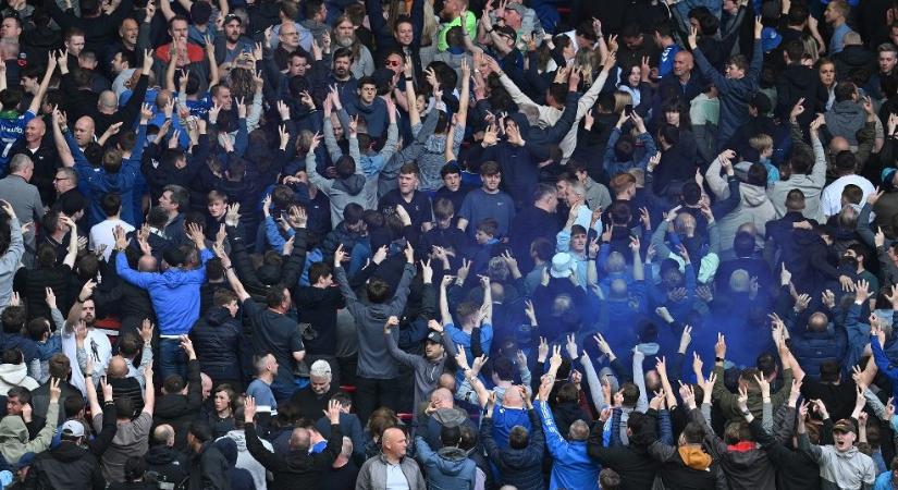 Az Everton szurkolók kibabráltak a Chelsea-játékosokkal