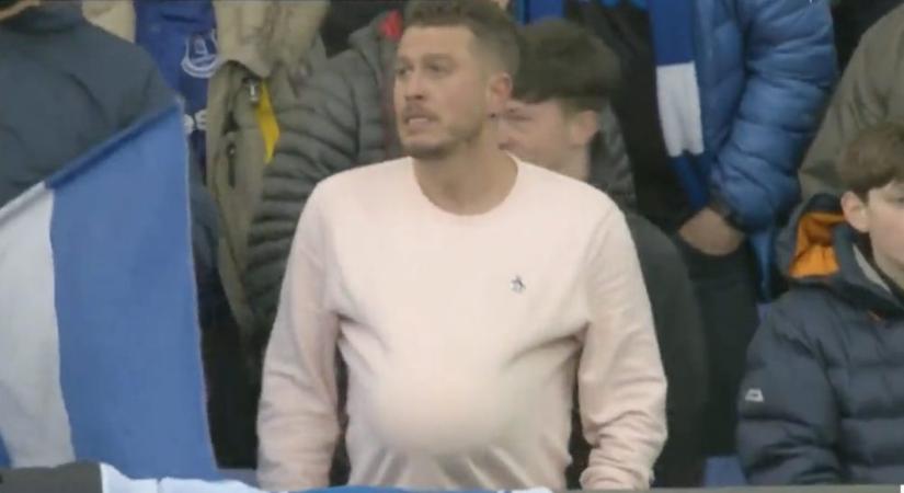 Az Everton szurkolója nem értette, miből gondolják, hogy ő dugta el a labdát – VIDEÓ