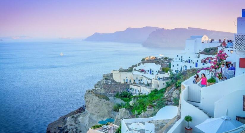 Nem kell teszt és oltás sem: már korlátozások nélkül lehet Görögországba utazni