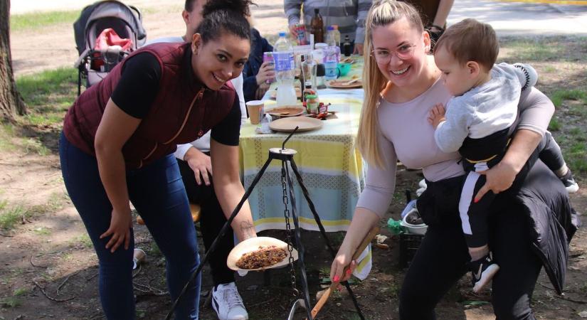 Felvonulás és főzőverseny színesítette a tiszakécskei majálist