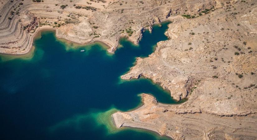 Emberi maradványok bukkantak elő egy kiszáradó tóból