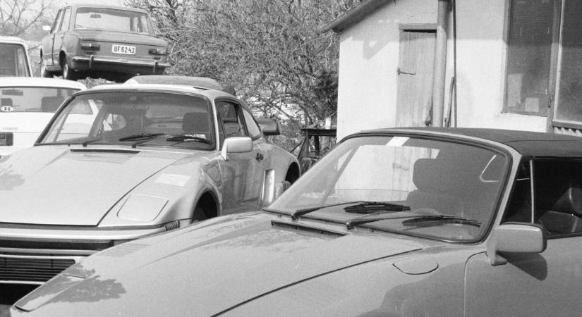 Szürreális fotók: Porsche és Lamborghini egy magyar szerelő udvarán 1987-ben