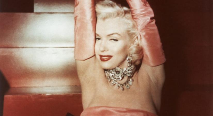Ez Marilyn Monroe rózsaszín ruhájának története