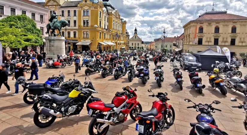 Ezer motoros vonult fel Pécsen - Kritikus tömeg?