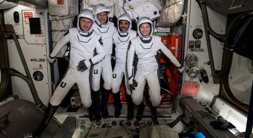 Négy asztronauta indult vissza a Földre a Nemzetközi Űrállomásról (videó)