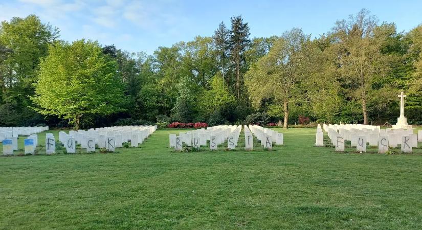 Oroszellenes feliratokat és horogkereszteteket mázoltak egy hollandiai katonai temető sírköveire