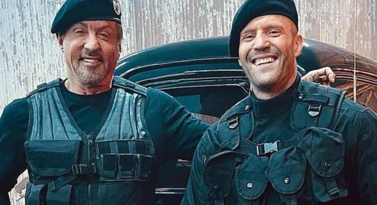 Új videó jött a Feláldozhatók forgatásáról, Stallone nevetve adta át a stafétát