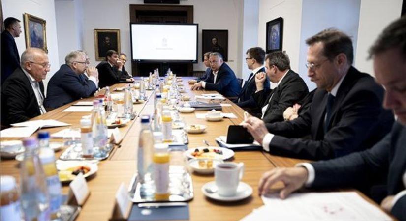 Orbán Viktor Brüsszel olajembargós javaslatáról tanácskozott iparági szakértőkkel