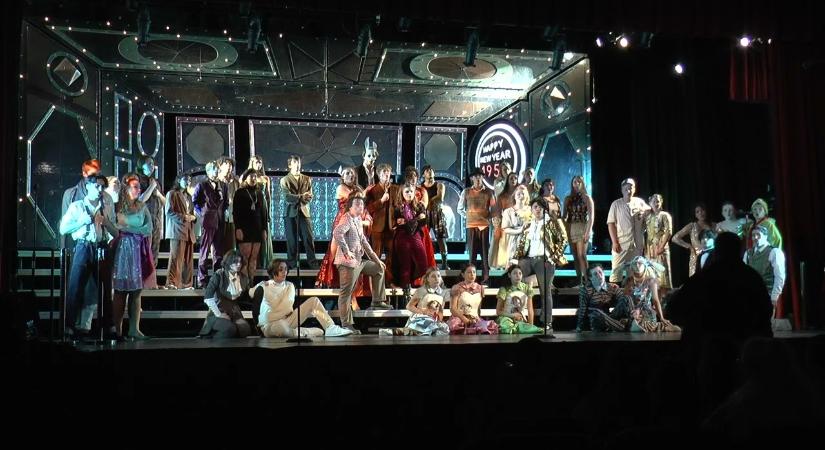 Nagyszerű BioShock musicalt vitt színpadra egy középiskolás kórus