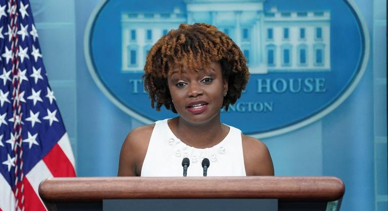 Egy nyíltan leszbikus lett a Fehér Ház új szóvivője