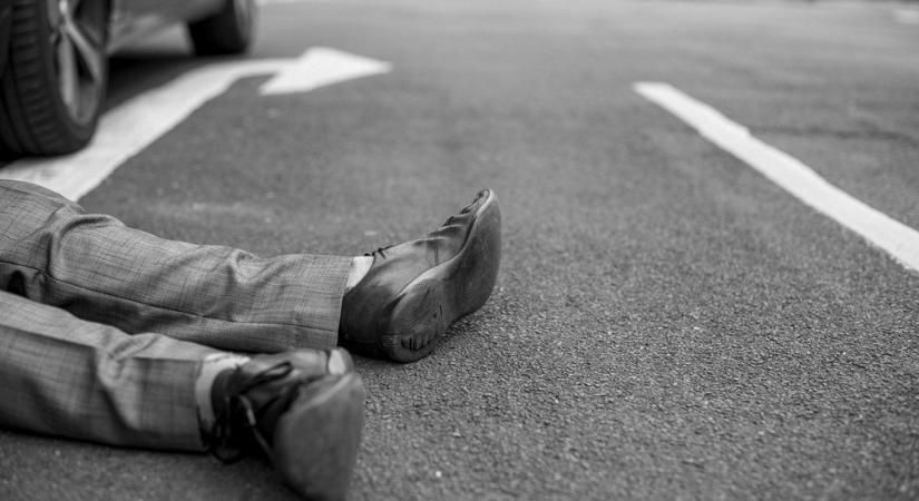Újabb tragédia: halálra gázoltak egy férfit Komlón