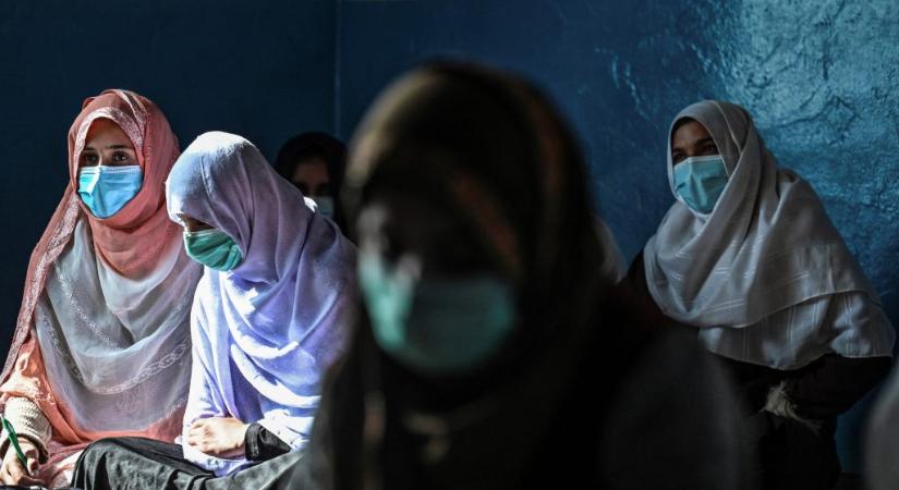 Kétszáz tanárnő kapja vissza az állását Afganisztánban