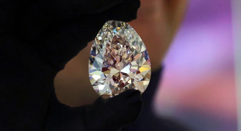 Gigagyémántra lehet licitálni Genfben