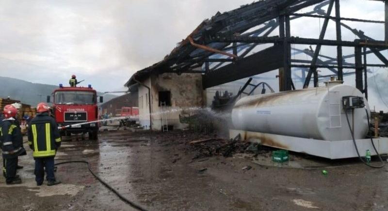 Tűz egy fűrésztelepen a Hargita megyei Zeteváralján; tetemes károk keletkeztek
