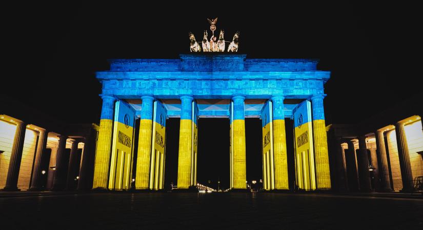 Berlinben betiltják az orosz és ukrán zászlók használatát a győzelem napján