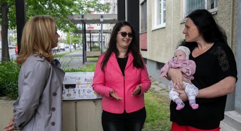 Ötgyermekes édesanya kapta idén az első baba-mama csomagot Debrecenben