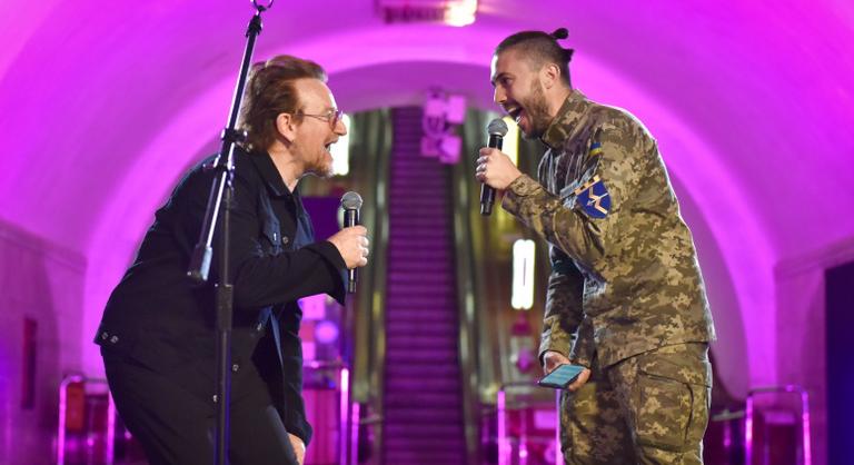 Így adtak meglepetéskoncertet a U2 zenészei Kijevben