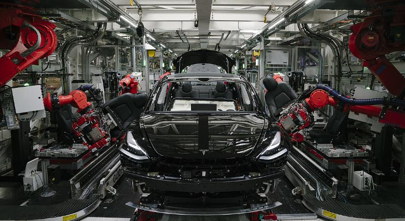 Visszarendeződik a kínai Tesla gyártása