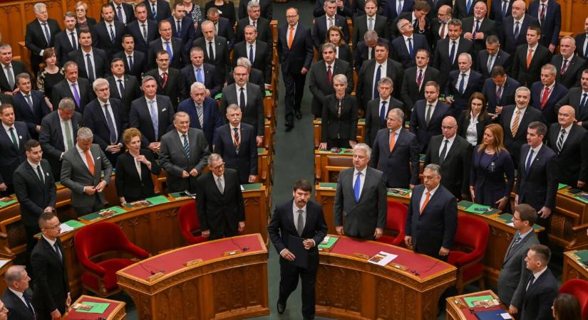 Ma tárgyalja a parlament a „gránitszilárdságú” alaptörvény tizedik módosítását