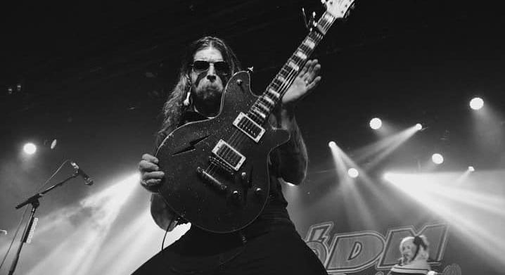 Az én fegyverem a gitárom, ami seggfejeket öl – Eagles Of Death Metal-interjú Jesse Hughes-zal