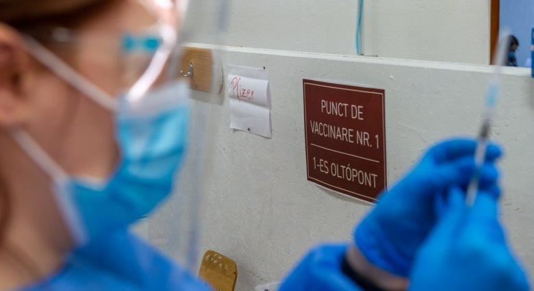 Kevesen kérik a védőoltást, jóváhagyták a Hargita megyében működő oltóközpontok bezárását
