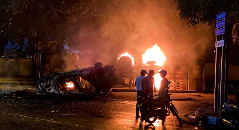 Tűzparancsot kapott a hadsereg a fosztogatók lelövésére Srí Lankán