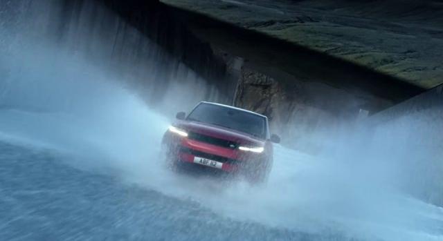 Életveszélyes mutatvánnyal érkezett meg az új Range Rover Sport