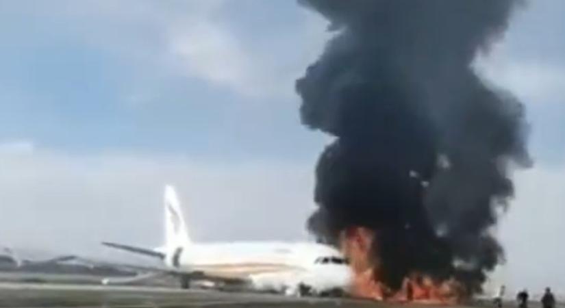 Kigyulladt egy belföldi utasszállító repülőgép felszálláskor Délnyugat-Kínában